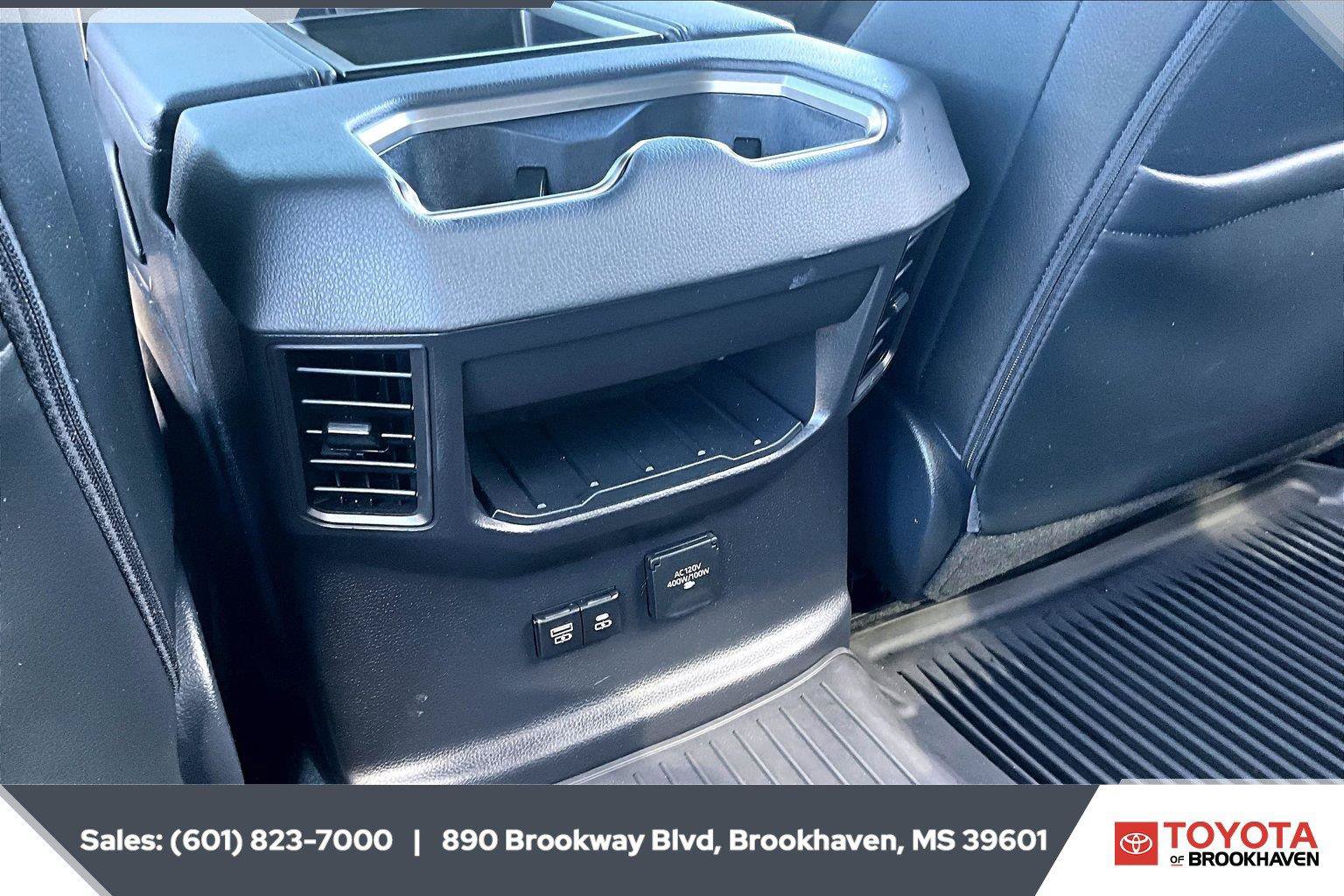 Used 2025 Toyota Tundra Limited AWD/4WD image 24