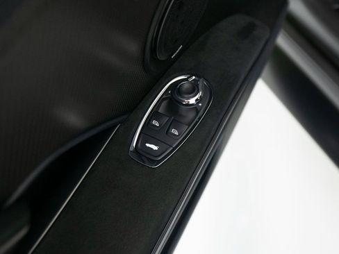 Used 2022 Aston Martin DBS Superleggera image 13