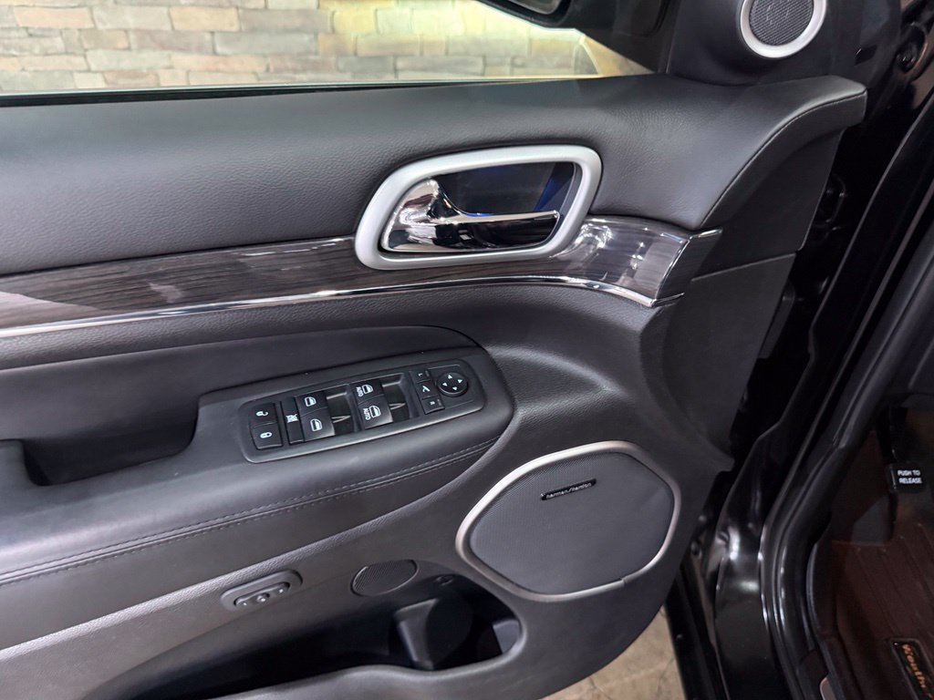Used 2018 Jeep Grand Cherokee Overland AWD/4WD image 12