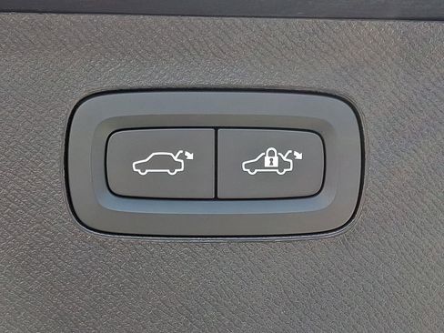 Certified 2024 Volvo XC90 B5 Core w/ Protection Package Premier image 30