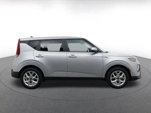 Used 2025 Kia Soul LX w/ LX Technology Package FWD image 20