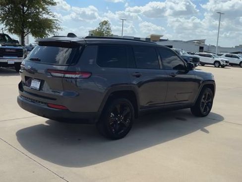 Used 2022 Jeep Grand Cherokee L Limited w/ Black Appearance Package RWD image 8