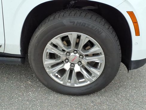Used 2026 GMC Yukon Denali w/ Sun & Power Step Package AWD/4WD image 9