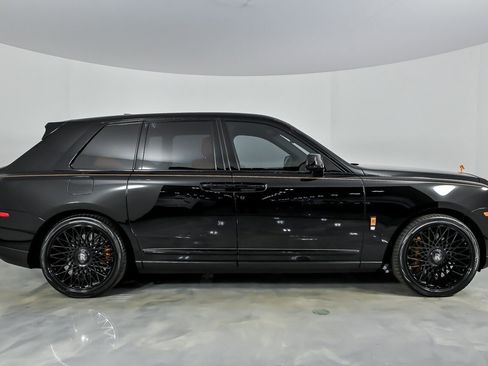 Used 2022 Rolls-Royce Cullinan w/ Dark Exterior Package image 14