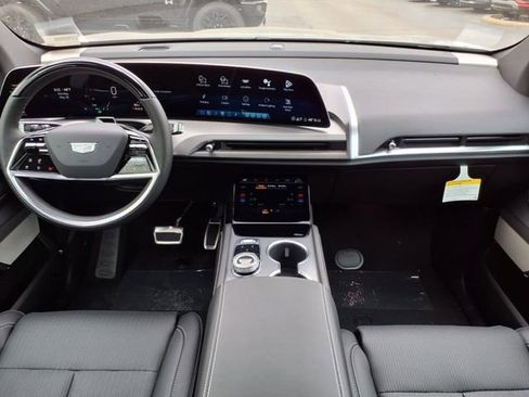 New 2026 Cadillac Vistiq Sport image 18