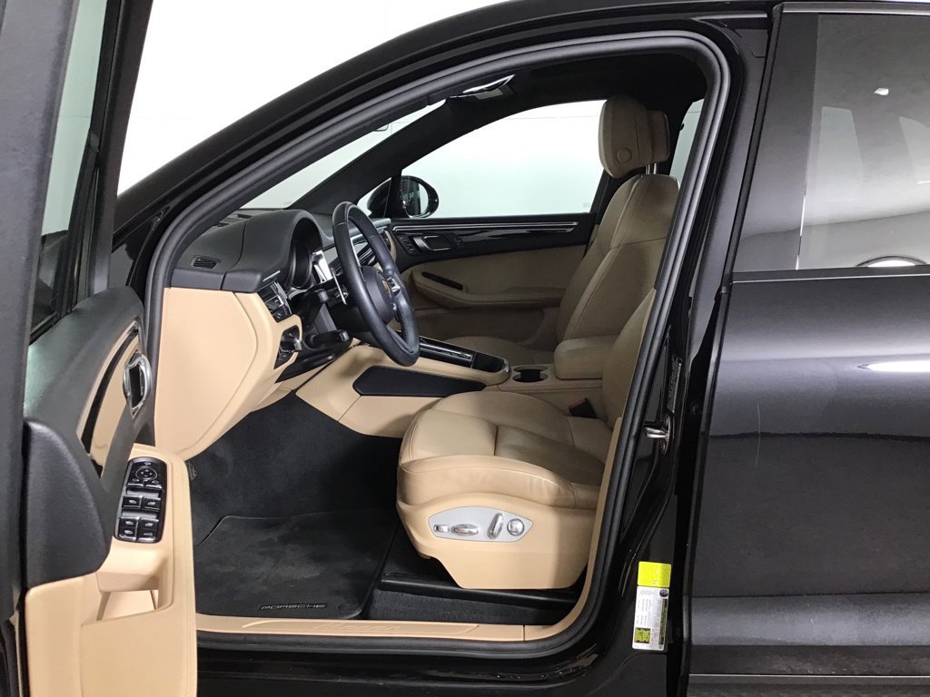 Certified 2023 Porsche Macan Turbo AWD/4WD image 5