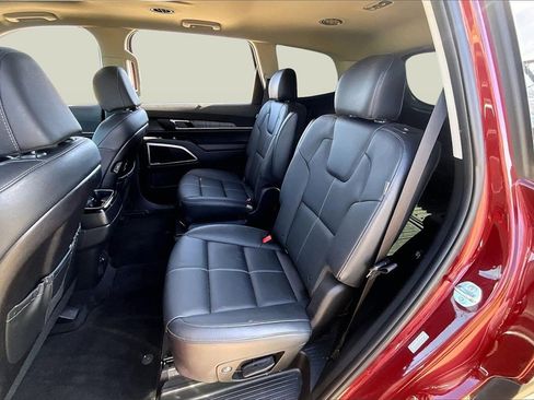 Certified 2024 Kia Telluride EX w/ EX Captain's Chair Package image 27