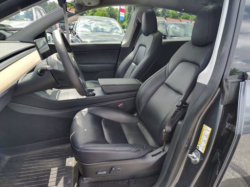 Used 2021 Tesla Model Y Long Range AWD/4WD image 9