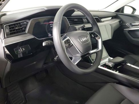 Used 2023 Audi e-tron Premium Plus w/ Premium Plus Package image 24
