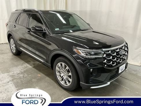 Used 2025 Ford Explorer Platinum RWD image 1