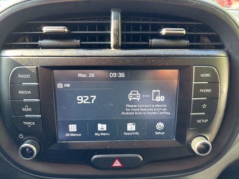 Used 2020 Kia Soul LX image 11