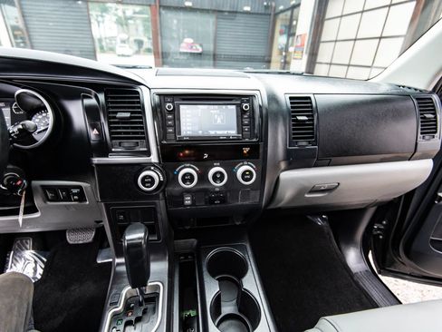 Used 2018 Toyota Sequoia SR5 RWD image 40