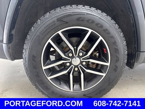 Used 2018 Jeep Grand Cherokee Trailhawk AWD/4WD image 40
