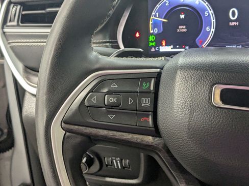 Used 2023 Jeep Grand Cherokee Limited AWD/4WD image 15