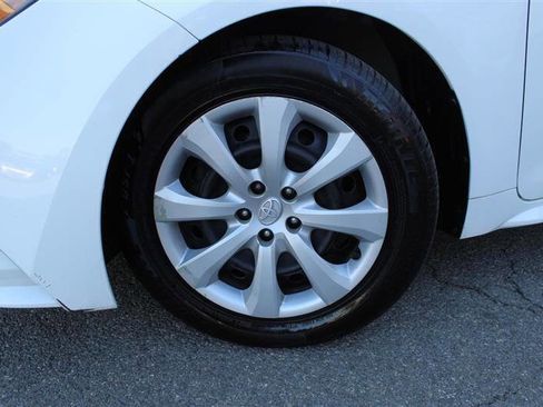 Used 2021 Toyota Corolla LE FWD image 9