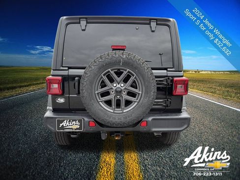 Used 2024 Jeep Wrangler Sport S image 7