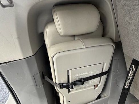 Used 2011 Toyota Sienna XLE image 18