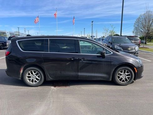 Used 2018 Chrysler Pacifica LX FWD image 4