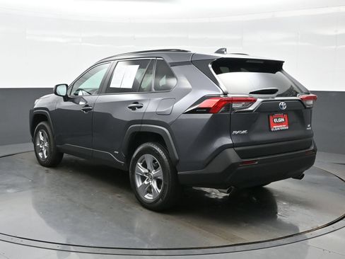 Used 2022 Toyota RAV4 LE AWD/4WD image 4