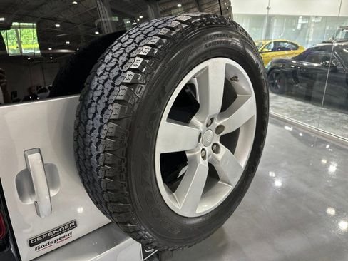 Used 2020 Land Rover Defender 110 First Edition AWD/4WD image 8