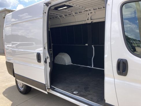 Used 2024 RAM ProMaster 2500 w/ Convenience Group FWD image 19