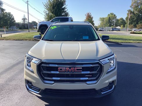 Used 2022 GMC Terrain AT4 w/ Infotainment Package II image 9