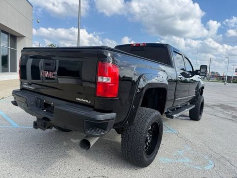 Used 2017 GMC Sierra 2500 Denali w/ Duramax Plus Package AWD/4WD image 4
