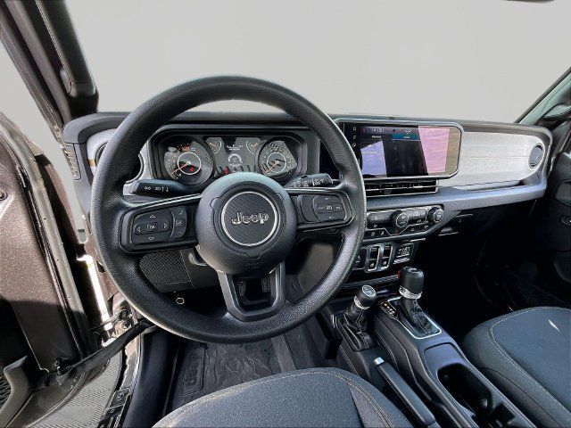 Used 2025 Jeep Wrangler Sport AWD/4WD image 17