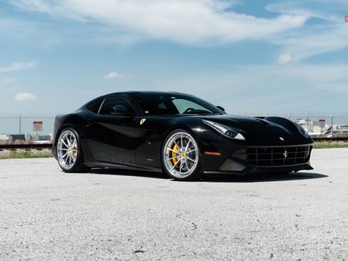Used 2013 Ferrari F12 Berlinetta RWD image 2