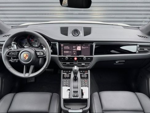 New 2026 Porsche Macan image 17