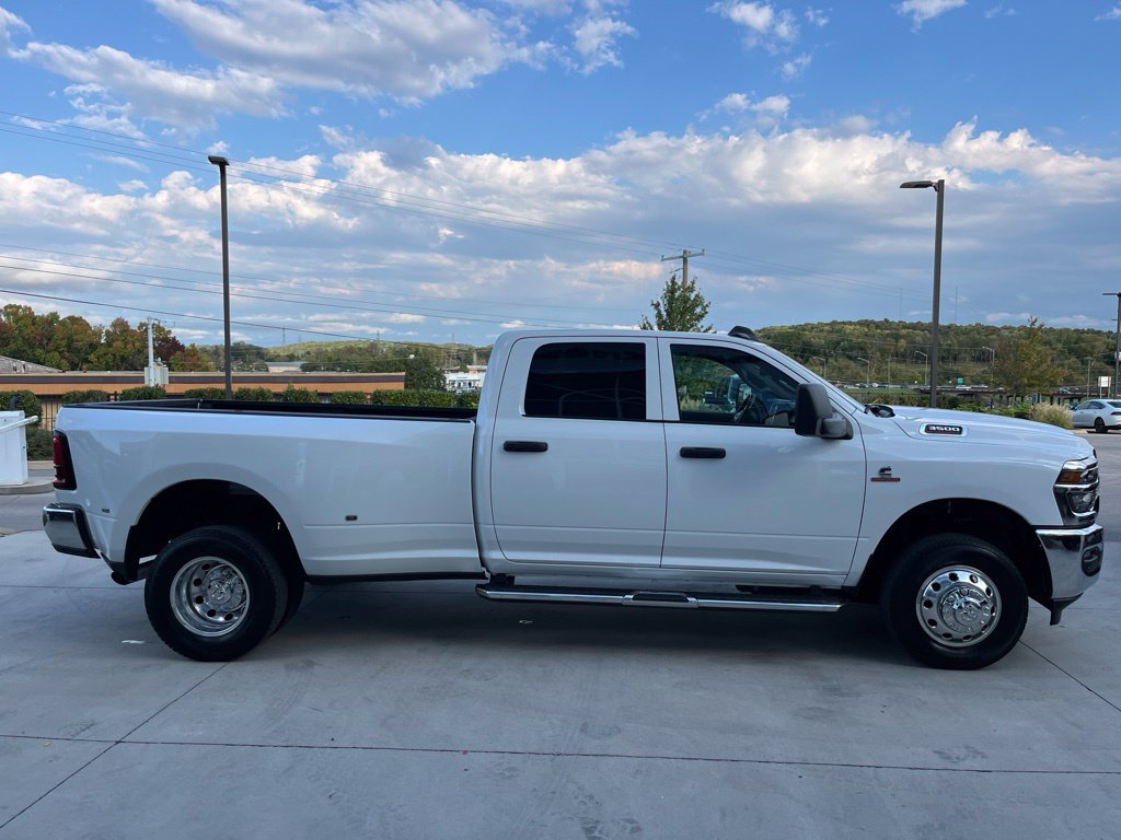 Used 2025 RAM 3500 Tradesman w/ Chrome Appearance Group AWD/4WD image 21