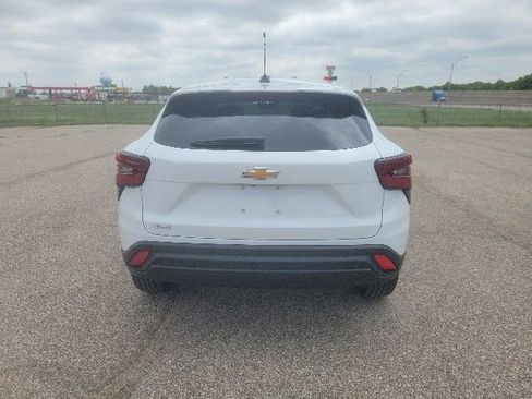 New 2026 Chevrolet Trax LS FWD image 21