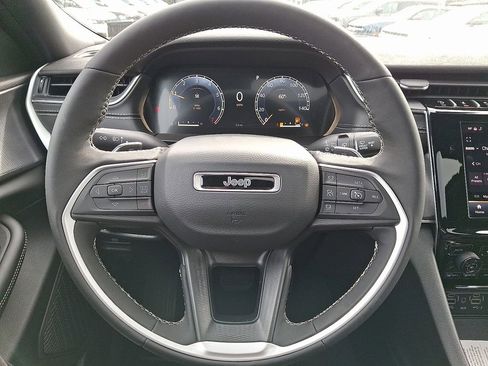 New 2025 Jeep Grand Cherokee L Altitude AWD/4WD image 9