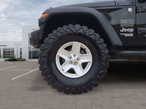 Used 2018 Jeep Wrangler Unlimited Sport S AWD/4WD image 10