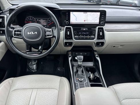 Used 2022 Kia Sorento S w/ Panoramic Sunroof Package image 13