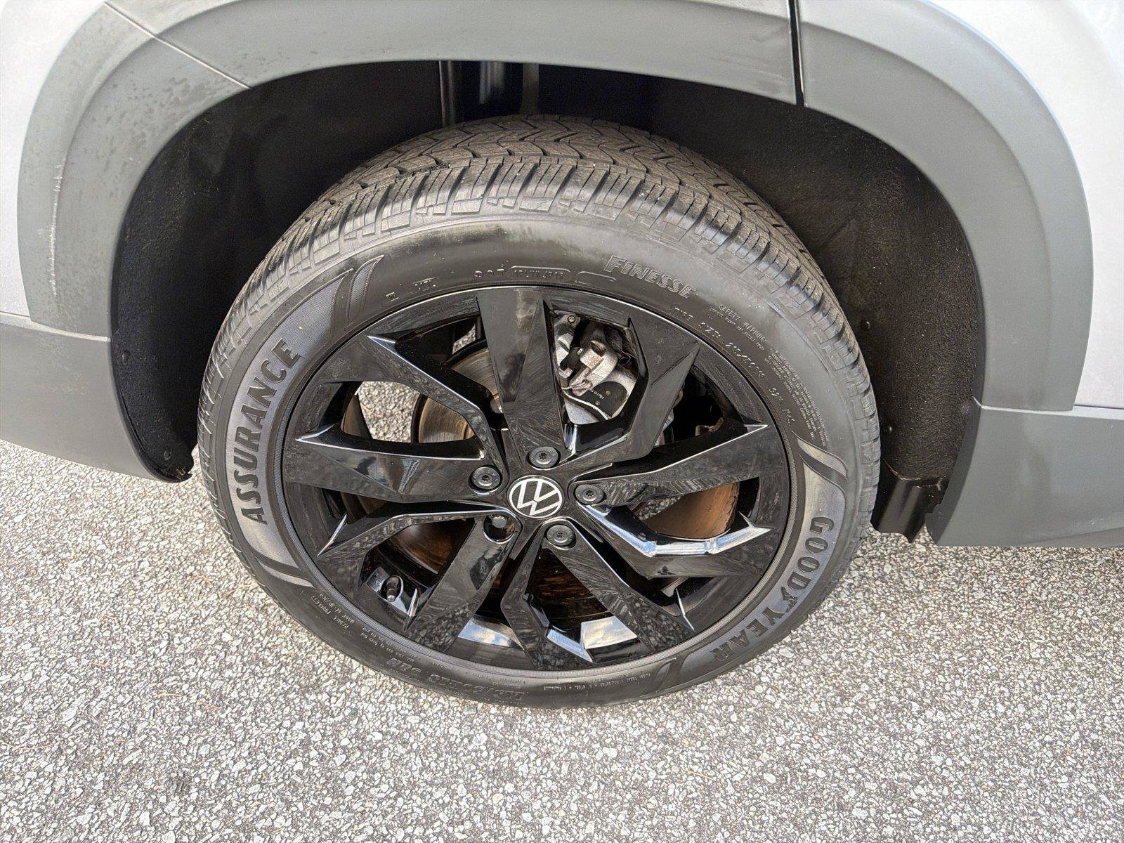 Used 2024 Volkswagen Taos SE FWD image 16