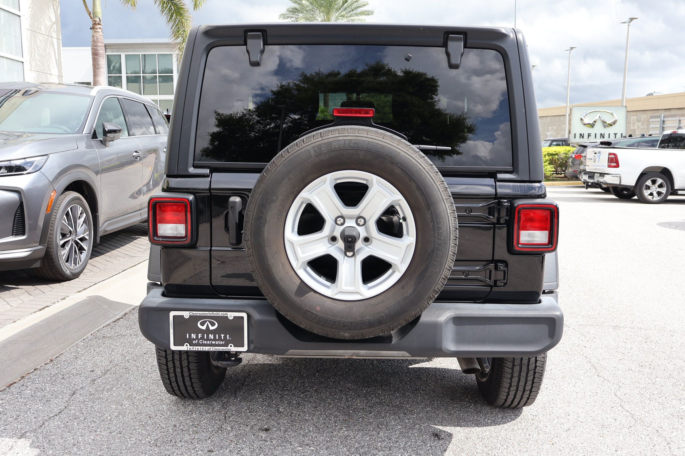 Used 2022 Jeep Wrangler Sport AWD/4WD image 6
