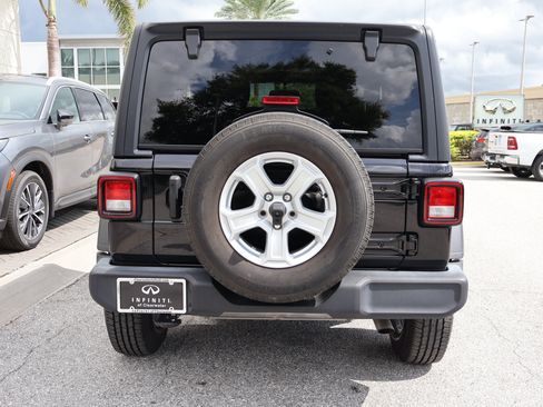 Used 2022 Jeep Wrangler Sport AWD/4WD image 6