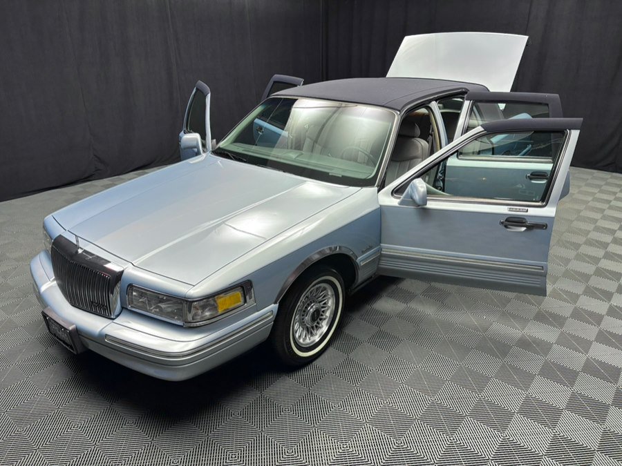 Used 1997 Lincoln Town Car Executive RWD image 20