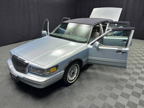Used 1997 Lincoln Town Car Executive image 20