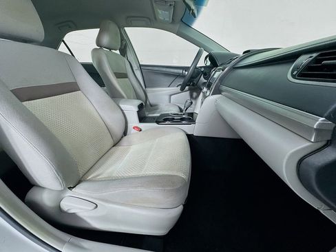 Used 2013 Toyota Camry LE image 32