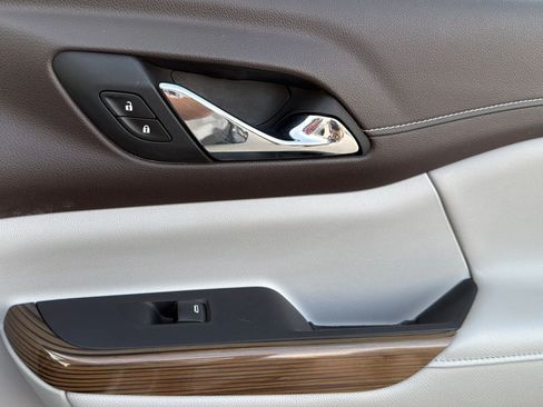 Used 2020 GMC Acadia SLE w/ LPO, Floor Liner Package FWD image 18