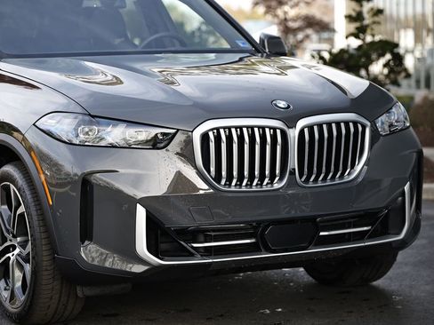 Certified 2026 BMW X5 xDrive40i AWD/4WD image 2