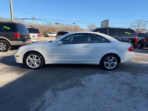 Used 2008 Mercedes-Benz CLK 350 Coupe image 2