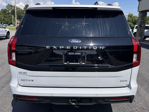 Used 2025 Ford Expedition Max Active AWD/4WD image 7