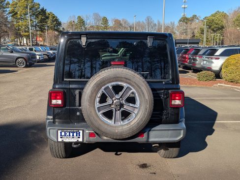 Used 2019 Jeep Wrangler Unlimited Sahara w/ Uconnect 4C Nav & Sound Group image 6