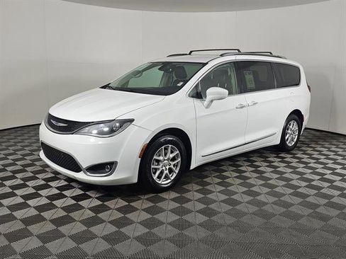 Used 2020 Chrysler Pacifica Touring-L image 9