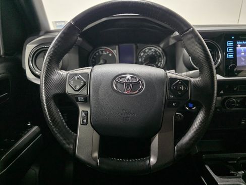 Used 2016 Toyota Tacoma TRD Sport image 4