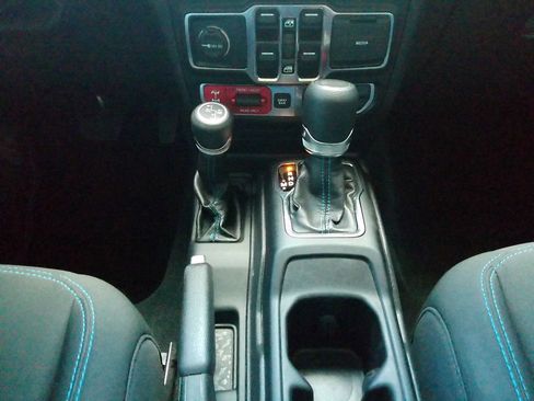 Used 2022 Jeep Wrangler Unlimited Rubicon 4xe image 39