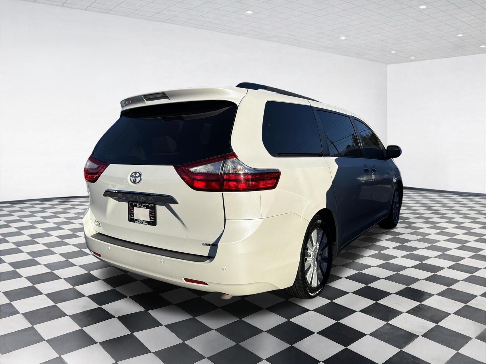 Used 2017 Toyota Sienna Limited Premium FWD image 4